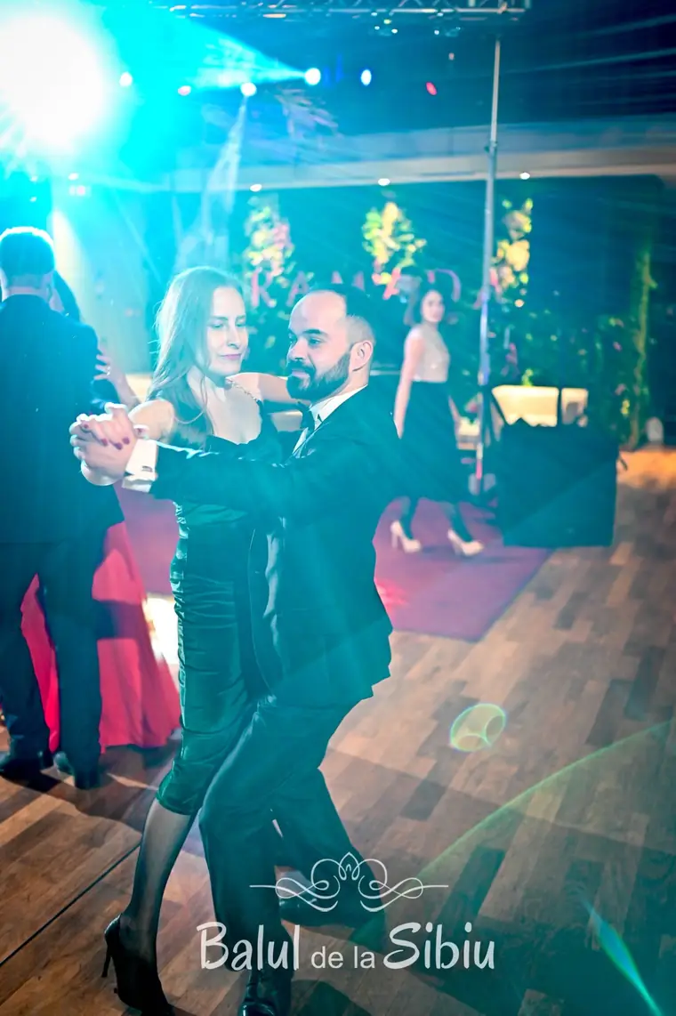 Ovidiu Dărăbanț dansând la Balul de la Sibiu